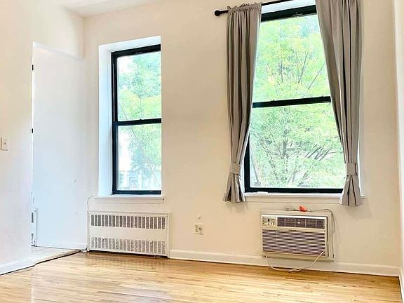 2nd image of 70 W 71st St #2C1