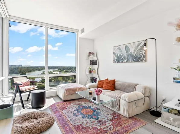 615 E 6th Ave SE #808, Calgary, AB T2G 1S2