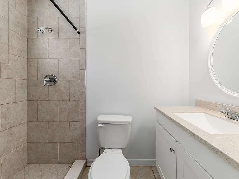 2121 NE Park St #1A — Photo 6