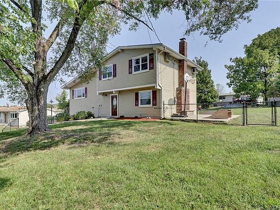 2nd image of 5 Evergreen Ln