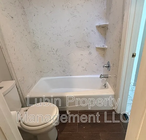 72 N McLean Blvd — Photo 11