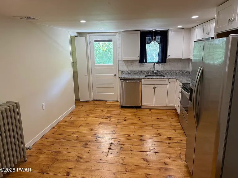 1223 East St — Photo 4