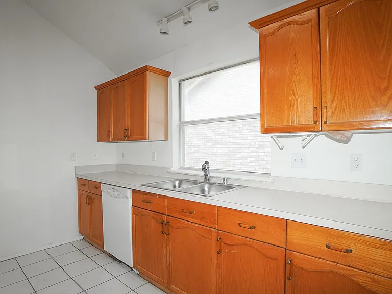 3109 Scott Dr — Photo 8