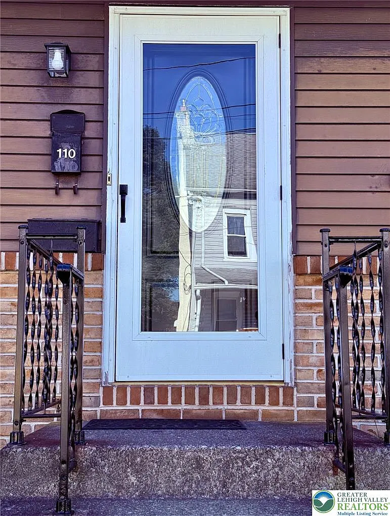 3 bed, 1.0 bath, 1212 sqft, $2,475 — Photo 3
