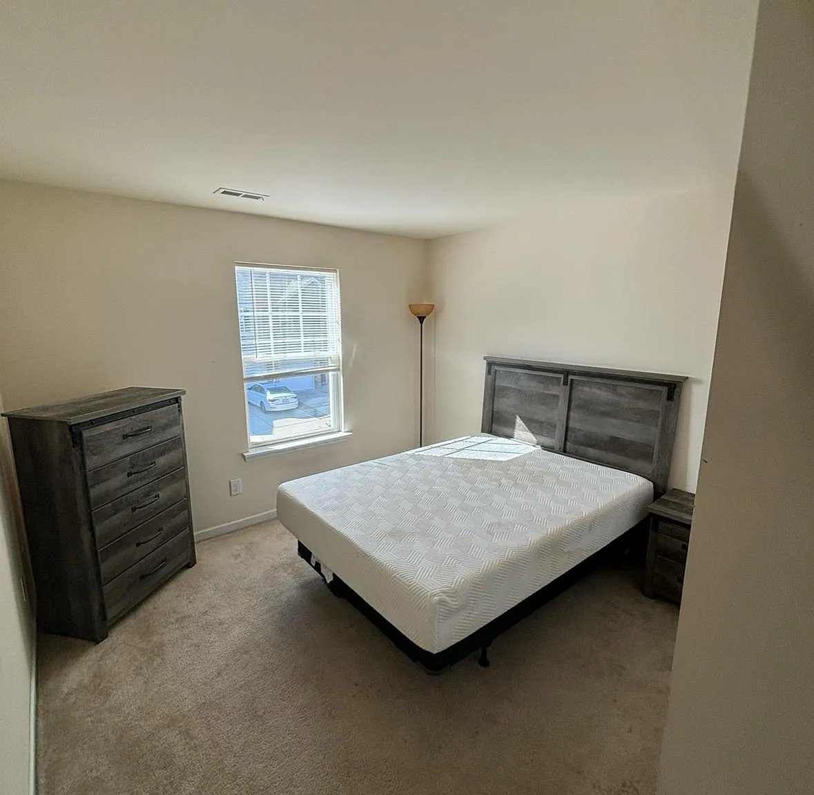 3 bed, 2.5 bath, 1525 sqft, $1,980 — Photo 3
