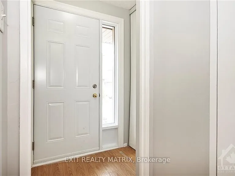 2988 Fairlea Cres — Photo 4