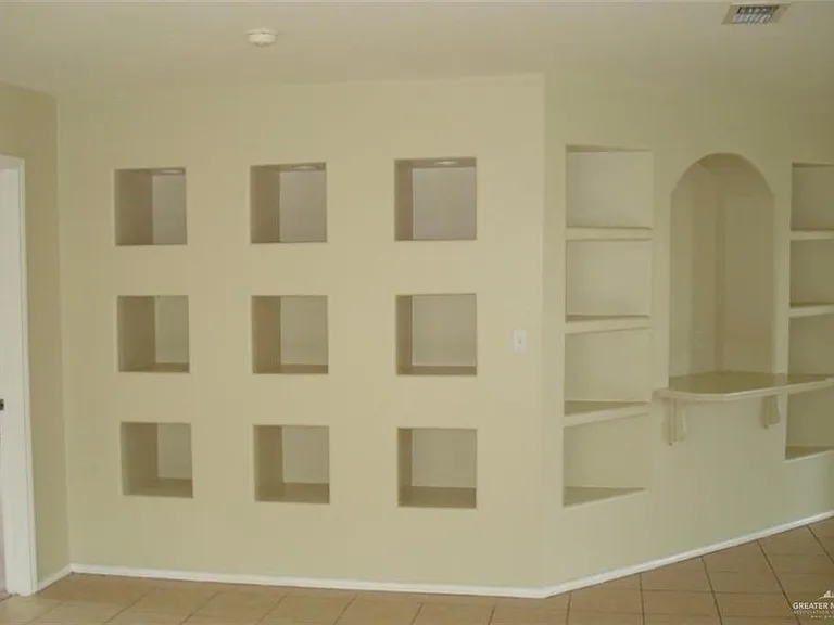 719 Sherryl Ave — Photo 2