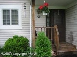 82 Village Dr, Stroudsburg, PA 18360