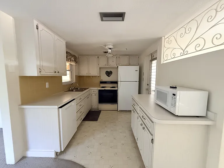 10802 Laburnum Dr — Photo 7