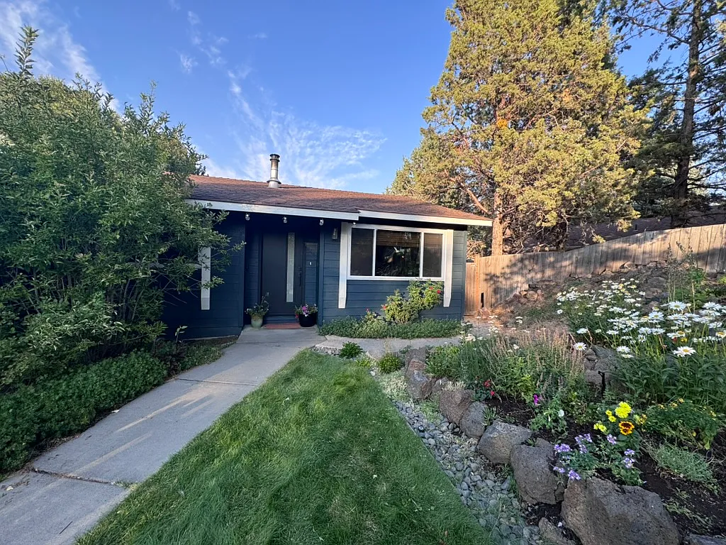 3 bed, 1324 sqft, $2,850 — Photo 2