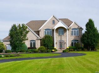 7250 Country View Ln, Clarence Center, NY 14032