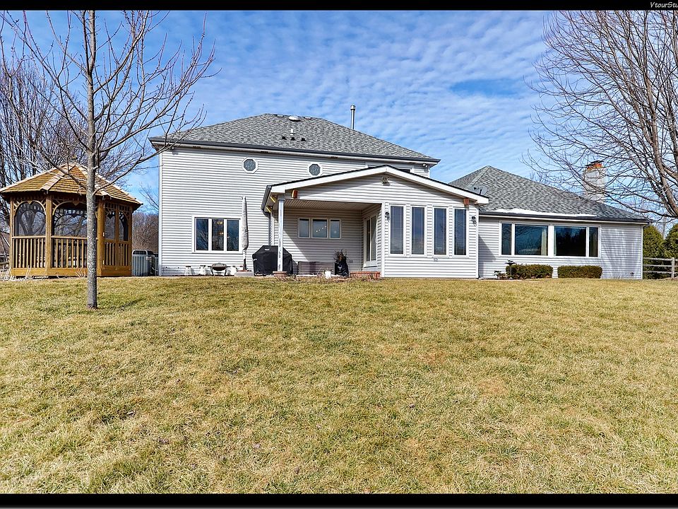 2nd image of 23W661 Wayewood Ln