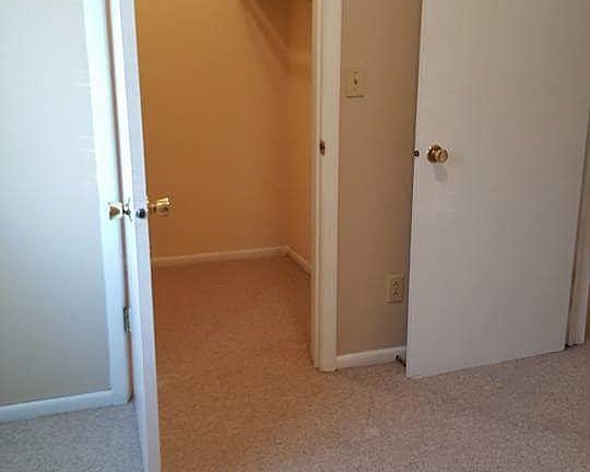 4th image of 801 E Clinton St APT 1