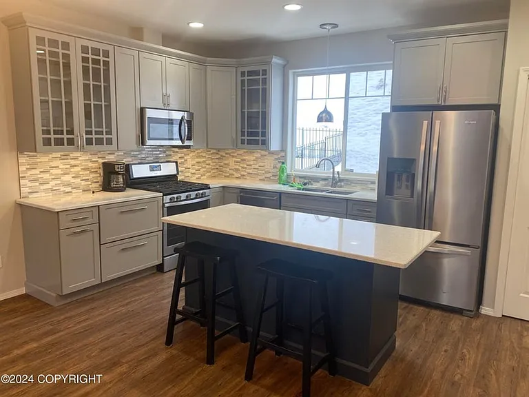 20349 Riverside Dr — Photo 3