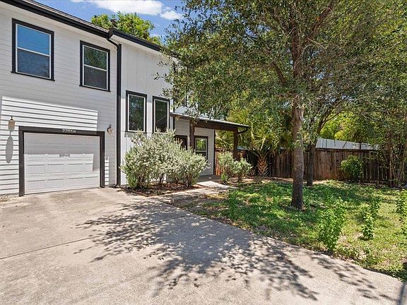 2nd image of 3304 E 5th St #B