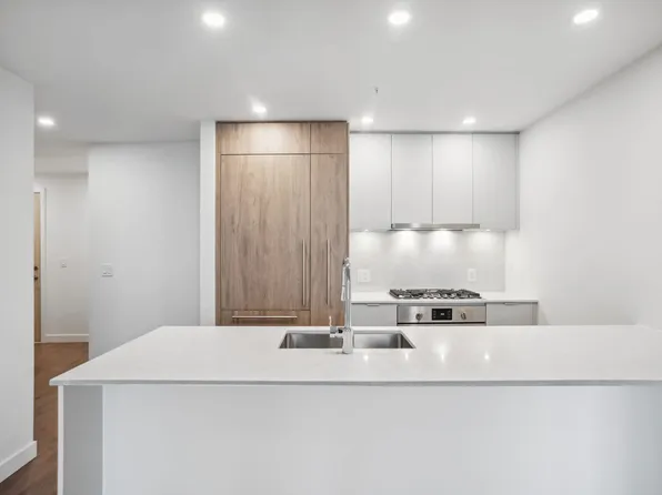 537 Cottonwood Ave #2307, Coquitlam, BC V3J 0S4