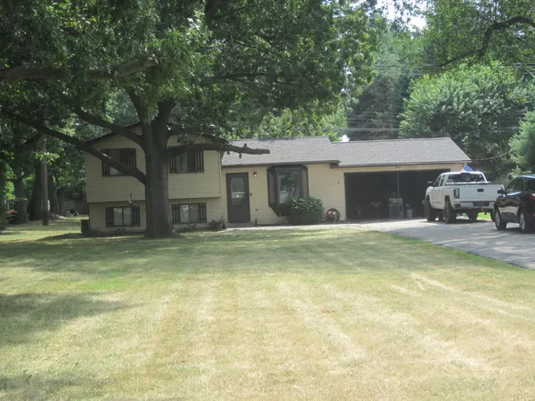 4990 Pine Knob Ln, Clarkston, MI 48346