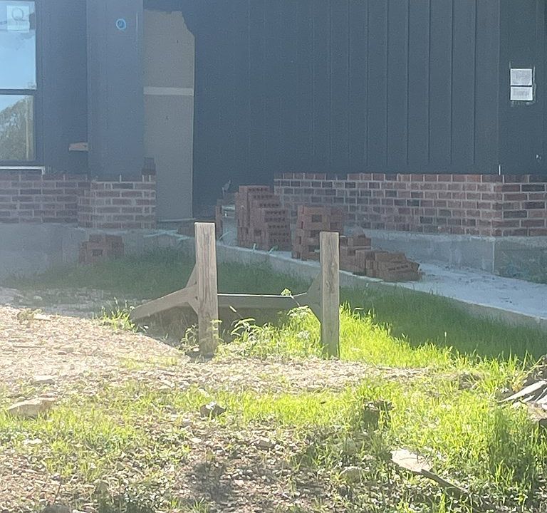 2nd image of 425/415/MEEKER Road