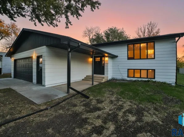 401 E 4th St, Hartford, SD 57033