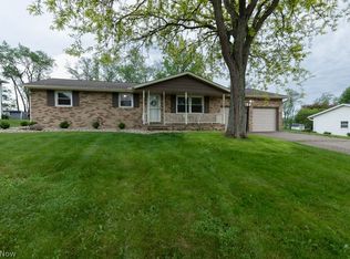 1094 Desert St NE, Uniontown, OH 44685