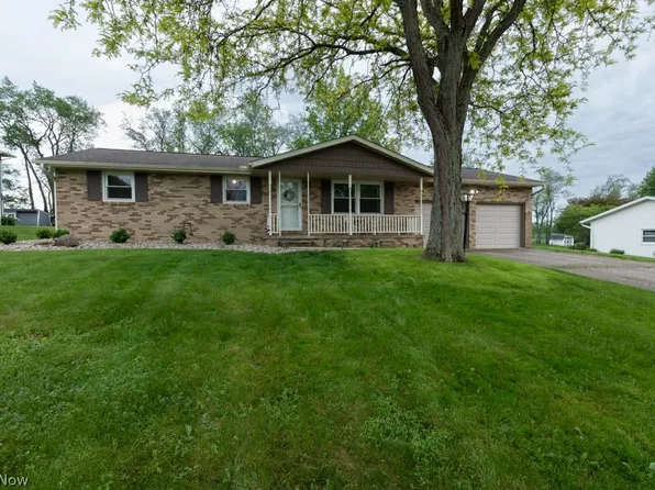 1094 Desert St NE, Uniontown, OH 44685