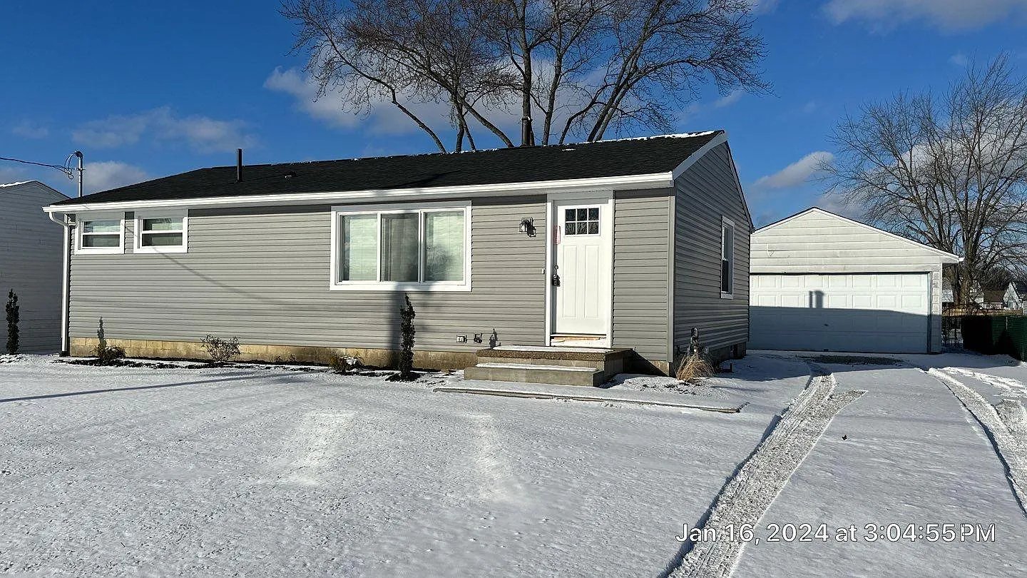 3 bed, 960 sqft, $1,345 — Photo 1