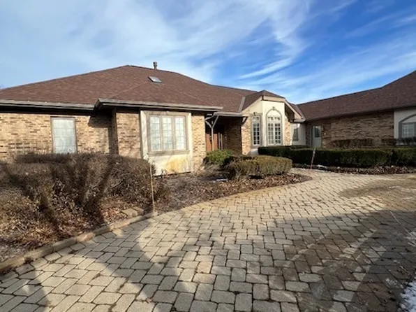 4N405 Waterford Ln, West Chicago, IL 60185