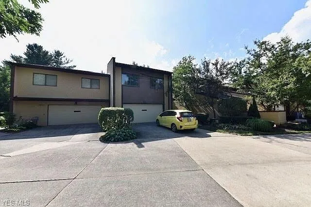 1831 Brookwood Dr photo 1