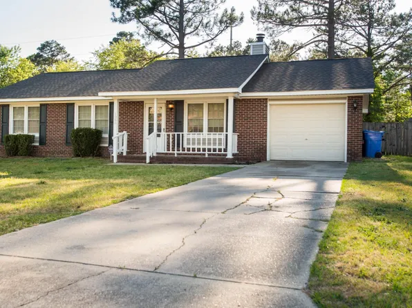 1066 Quail Meadow Dr, Fayetteville, NC 28314