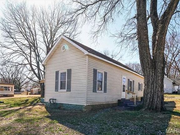 3rd image of 611 Simmons Ave