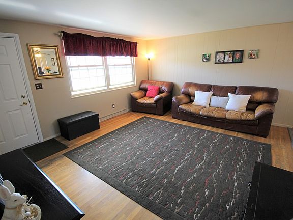 4th image of 1005 Pool Ave