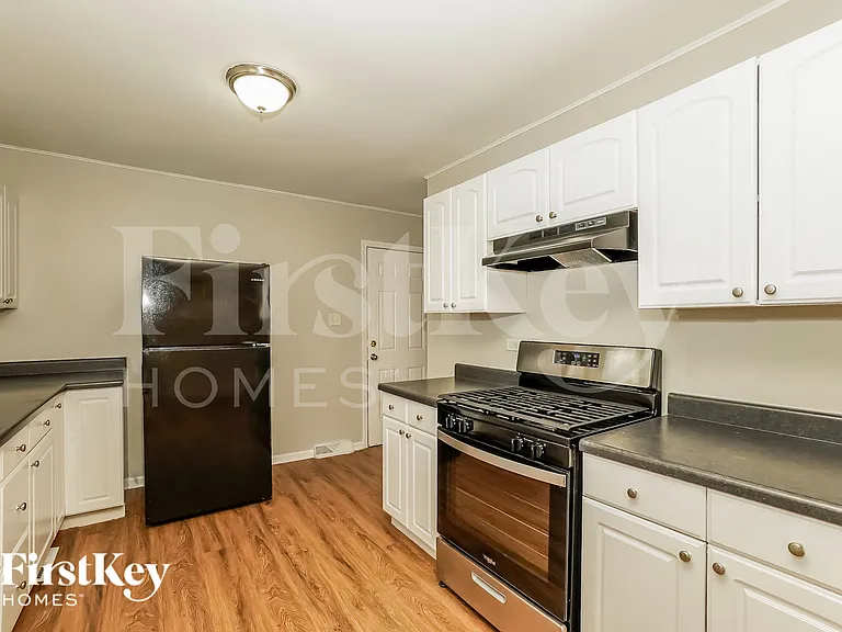 22728 Ridgeway Ave — Photo 9