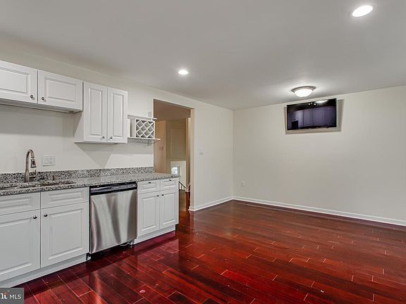 5th image of 9025 Walkerton Dr