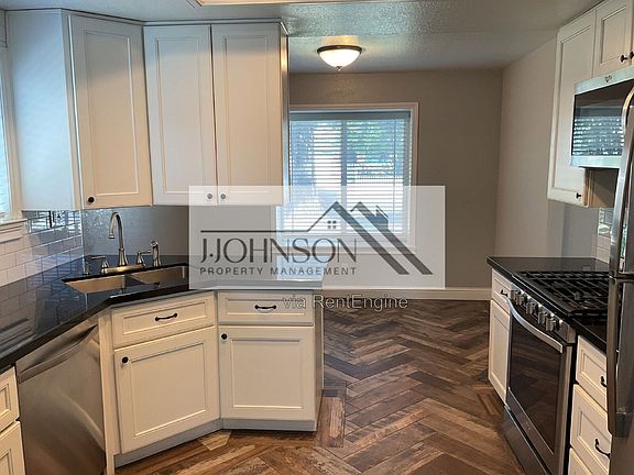 3rd image of 15136 Cambridge Dr