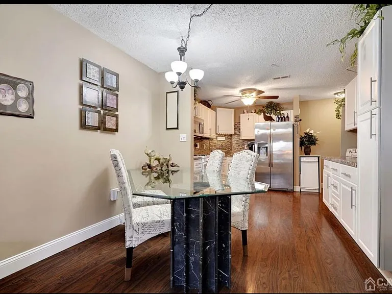 46 Prestwick Way — Photo 10