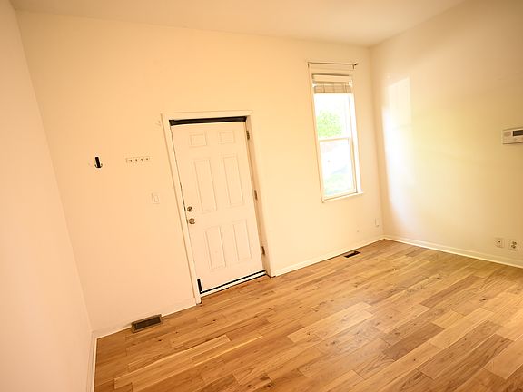 2nd image of 2020 N Hoyne Ave #1R