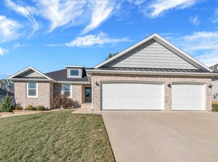 1097 E Lakota St, Nixa, MO 65714