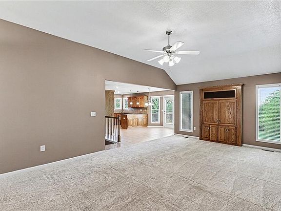 5th image of 10208 N Spruce Ave