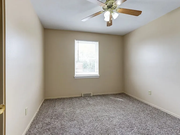 Ellacott Parkway Apartments — Photo 50