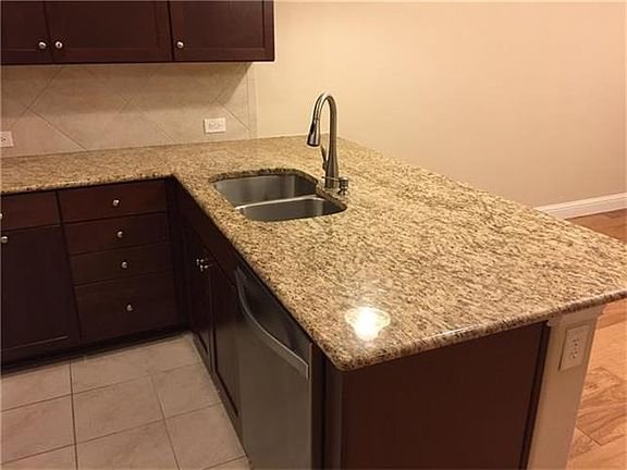 5th image of 2636 Jackson Dr