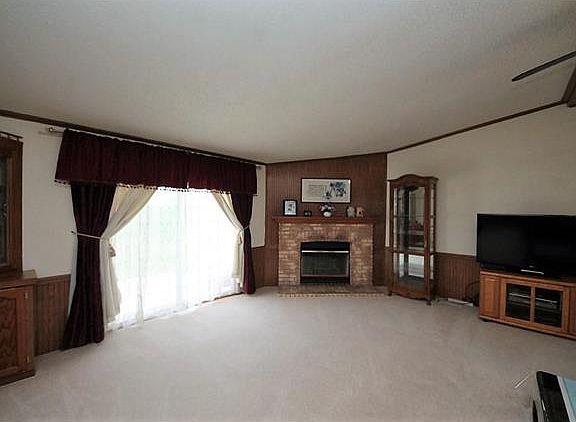 5th image of 828 Margaret Ct