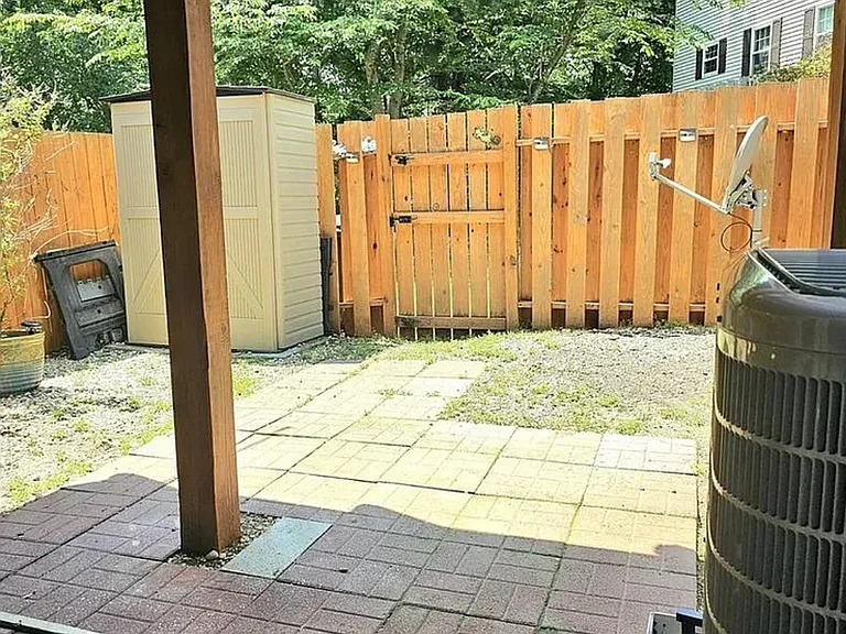 15110 Catalpa Ct — Photo 31