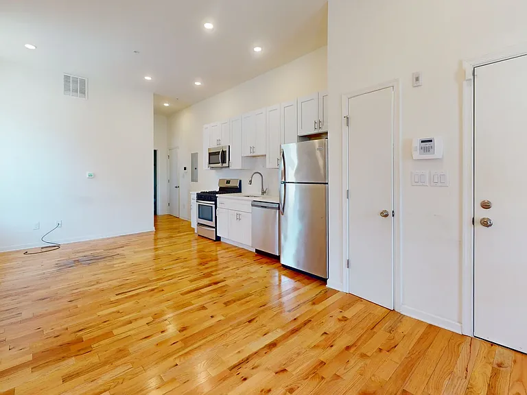 640 N 32nd St #1F — Photo 3