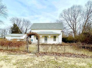 210 N Locust St, Dawson, IL 62520