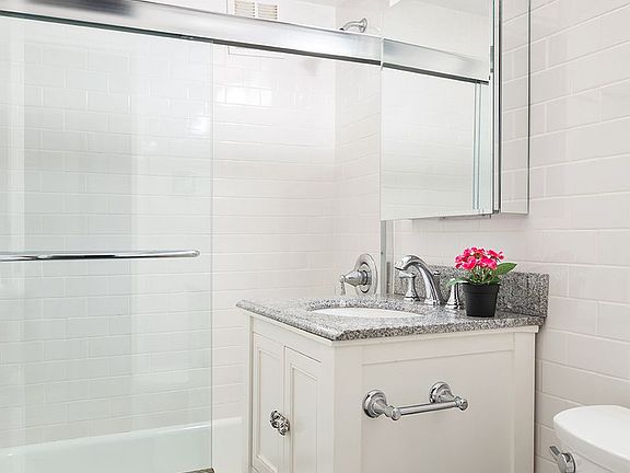 5th image of 310 Lexington Ave APT 4J