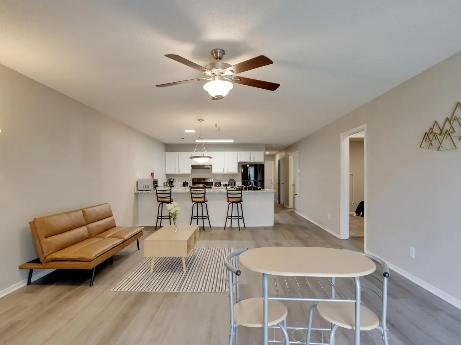 3 bed, 1400 sqft, $2,200 — Photo 1