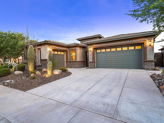 3rd image of 1519 W Molly Ln