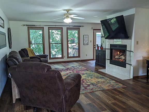 3rd image of 605 W Estate Dr