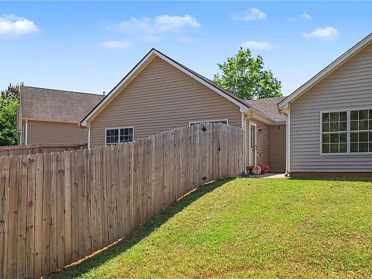 6390 Shadow Sq — Photo 30