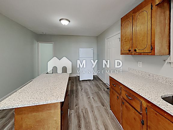 4th image of 1021 Green Circle Dr